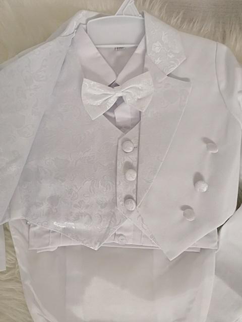 bílý oblek se sakem - cca na 6 měsíců